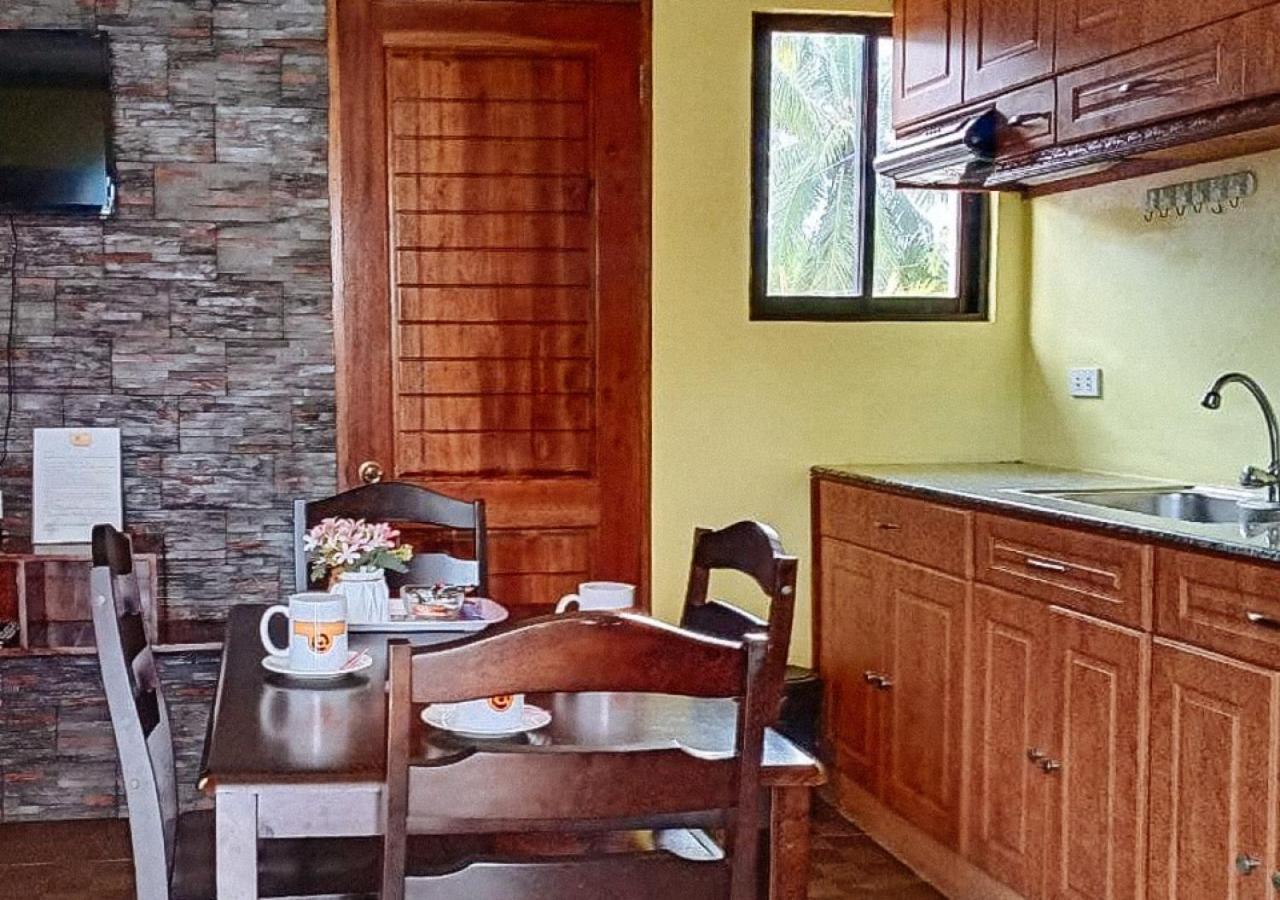 RedDoorz @ Kojie Guest House Moalboal Zewnętrze zdjęcie