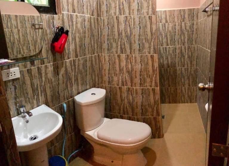 RedDoorz @ Kojie Guest House Moalboal Zewnętrze zdjęcie